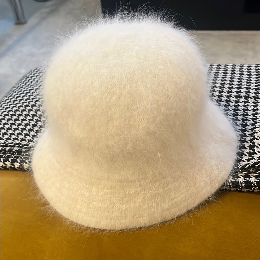 David & Young angora hat